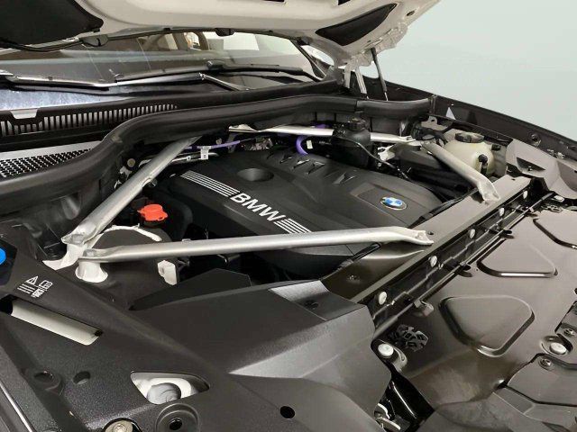 Used 2026 BMW X7 xDrive40i w/ Premium Package AWD/4WD image 9
