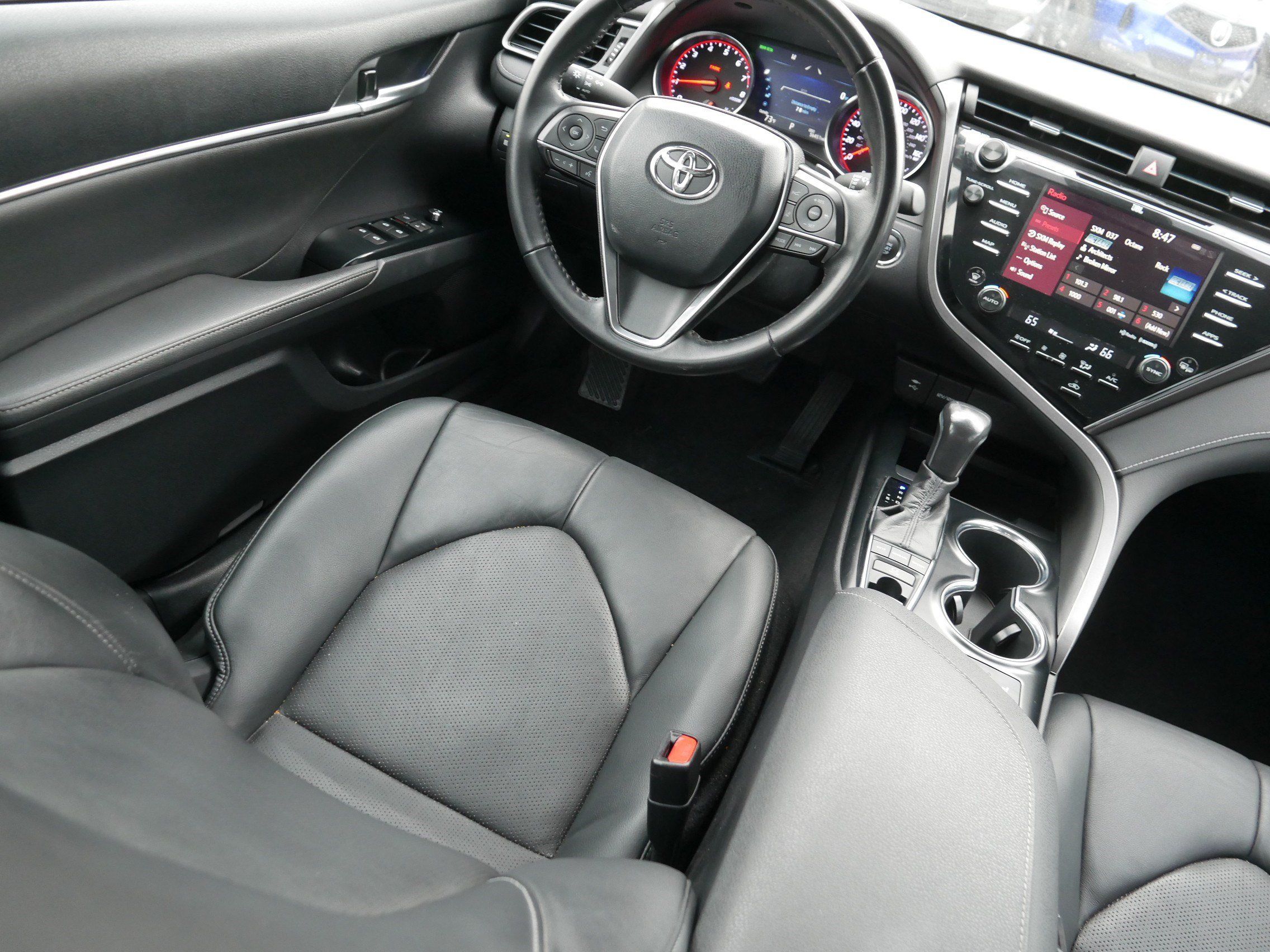 Used 2019 Toyota Camry XSE FWD image 9