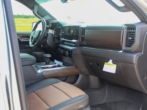 New 2025 Chevrolet Silverado 1500 High Country image 18