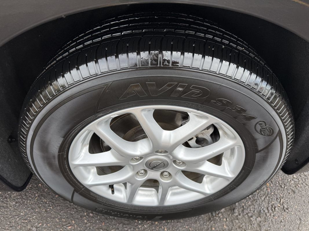 Used 2024 Chrysler Pacifica Touring-L FWD image 11