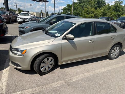 Used 2014 Volkswagen Jetta SE FWD image 2
