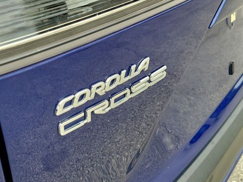 Used 2022 Toyota Corolla Cross XLE FWD image 6