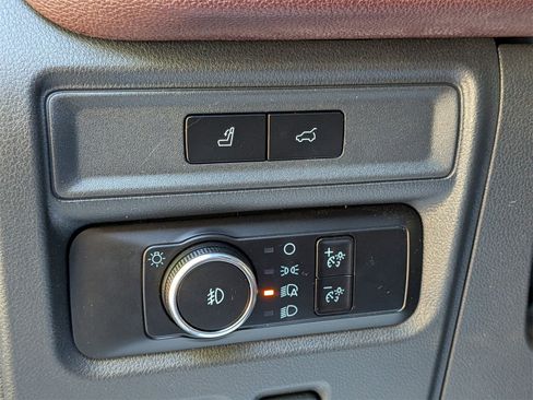 Used 2023 Ford Expedition Limited image 17