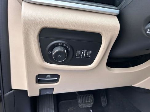 New 2025 Jeep Grand Cherokee Limited w/ Luxury Tech Group II image 18