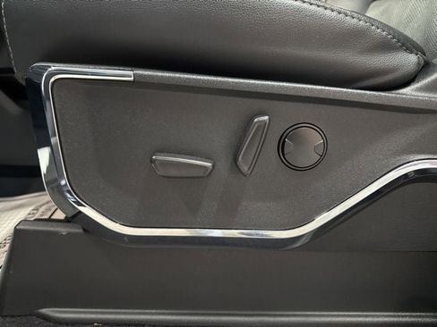 Used 2023 Ford F150 Lariat w/ Trailer Tow Package image 29