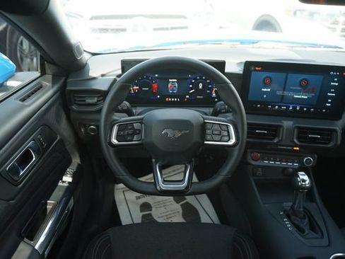 Used 2025 Ford Mustang Coupe RWD image 17
