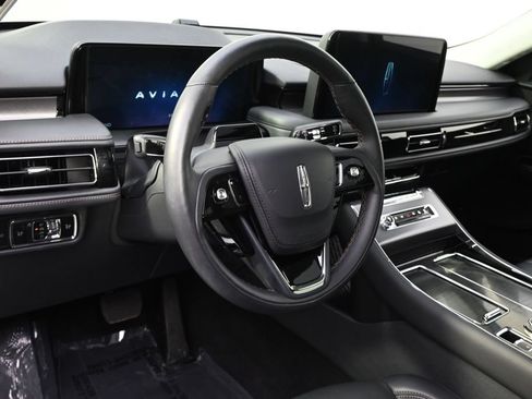 Certified 2025 Lincoln Aviator AWD image 11