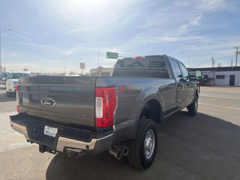 Used 2018 Ford F250 XLT w/ XLT Value Package image 3