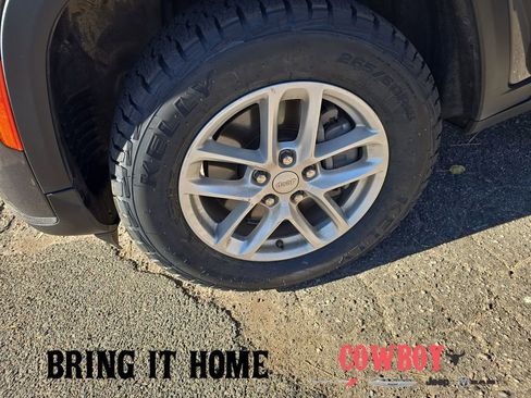 Used 2023 Jeep Grand Cherokee L Laredo image 26