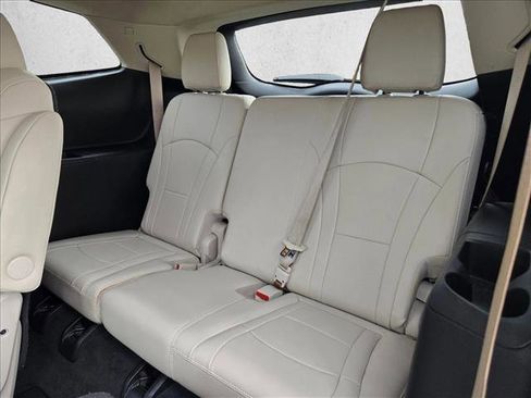 Used 2022 Buick Enclave Essence w/ Sport Touring Edition image 20