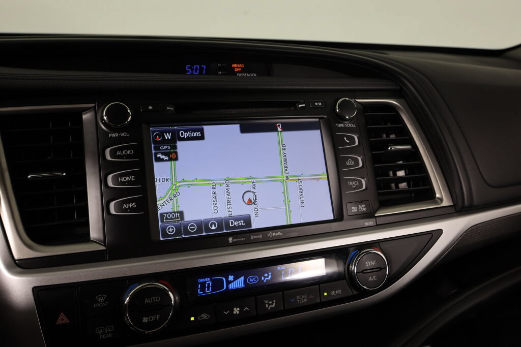 Used 2017 Toyota Highlander SE AWD/4WD image 37