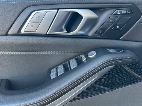 Used 2022 BMW X7 M50i image 10