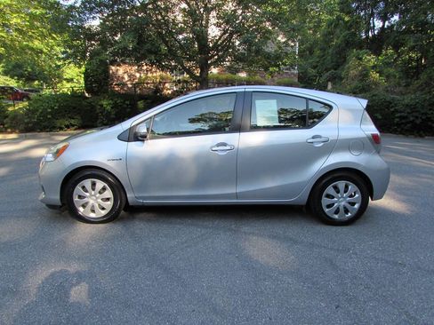 Used 2014 Toyota Prius C One FWD image 3