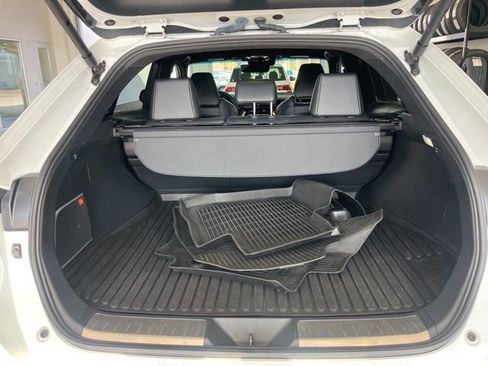 Used 2024 Toyota Venza Limited image 32