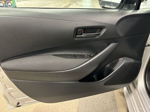 Used 2025 Toyota Corolla LE image 19