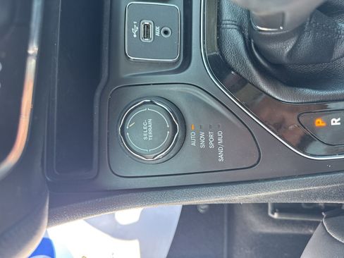 Used 2019 Jeep Cherokee Limited AWD/4WD image 19