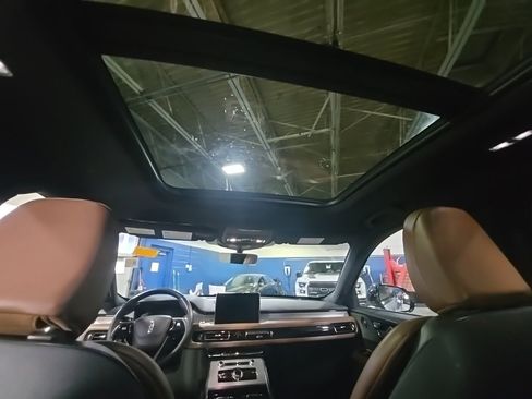 Used 2023 Lincoln Aviator Reserve w/ Equipment Group 201A image 15