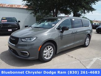 New 2025 Chrysler Pacifica Select w/ Uconnect Theater Family Group image 1