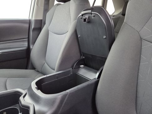 Used 2025 Toyota RAV4 XLE image 25