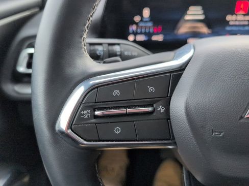 Used 2025 Chevrolet Traverse LT image 18