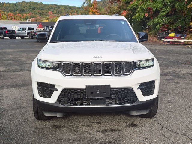Used 2025 Jeep Grand Cherokee 4WD image 2