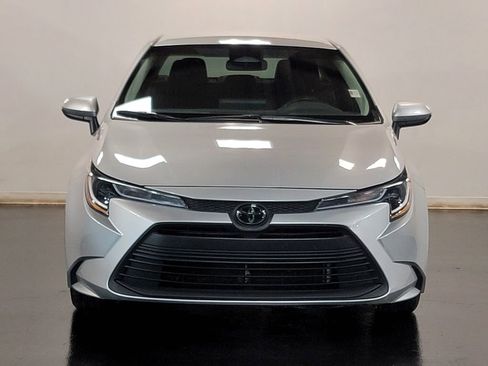 Used 2023 Toyota Corolla LE image 3