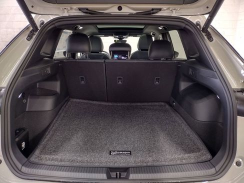 New 2026 Volkswagen Tiguan SE R-Line image 18