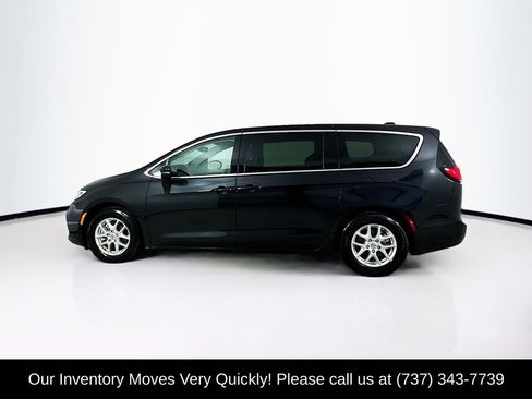 Used 2024 Chrysler Pacifica Touring-L FWD image 4