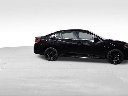 New 2025 Nissan Sentra SR w/ Midnight Edition image 7