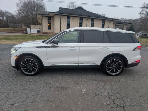 Used 2020 Lincoln Aviator Reserve w/ Equipment Group 202A image 3