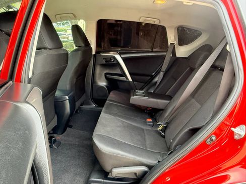 Used 2017 Toyota RAV4 LE w/ Carpet Mat Package image 11