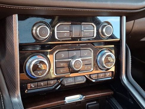 Used 2023 GMC Yukon Denali Ultimate image 18