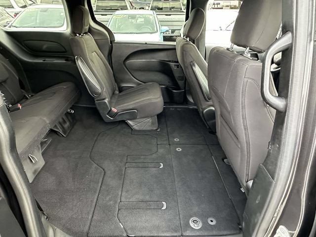 Used 2019 Chrysler Pacifica Touring Plus w/ S Appearance Package FWD image 19