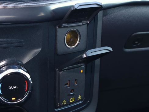 Used 2025 Ford F150 Lariat w/ Equipment Group 501A Mid image 30