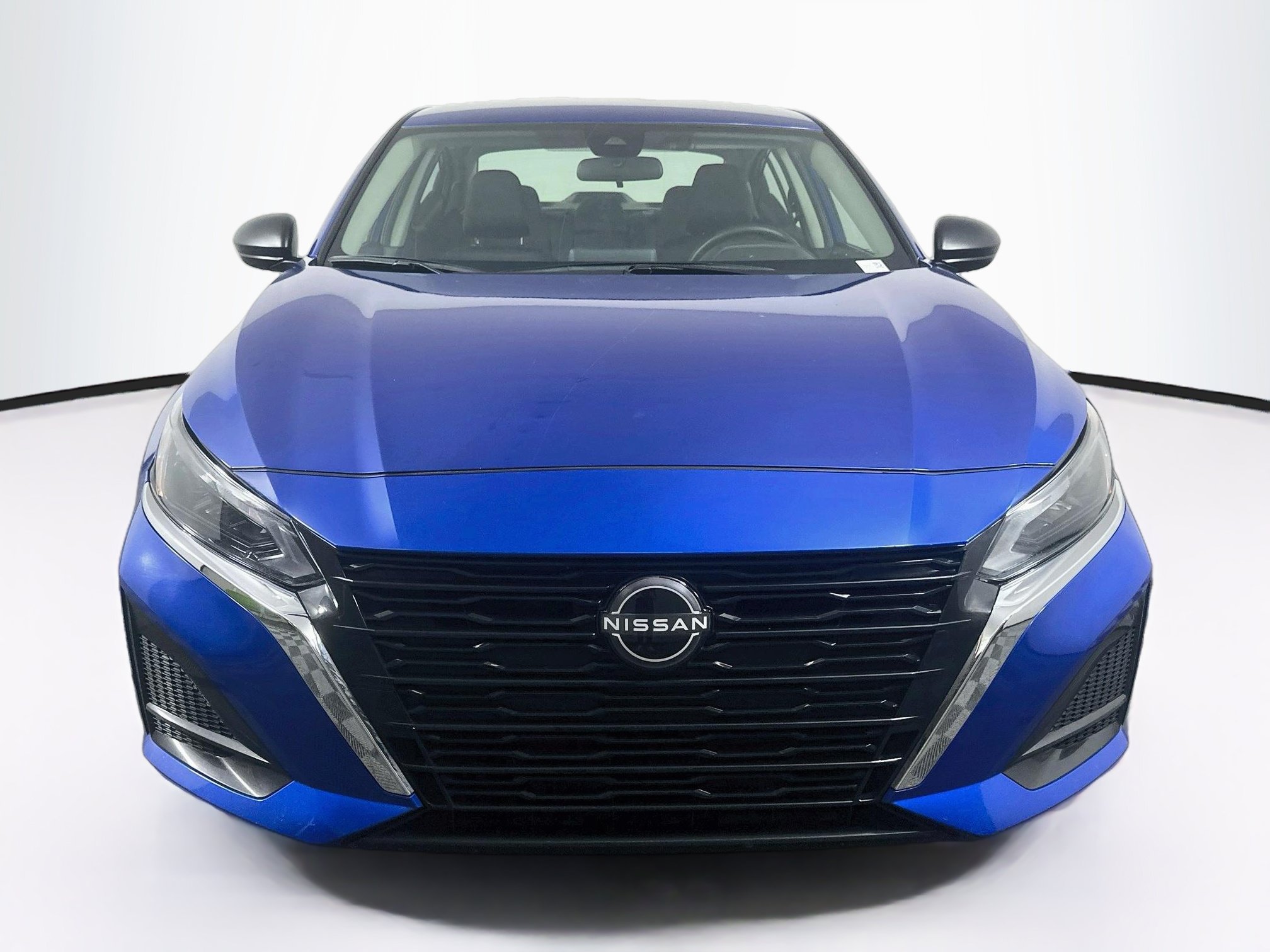 Used 2025 Nissan Altima 2.5 SV FWD image 2