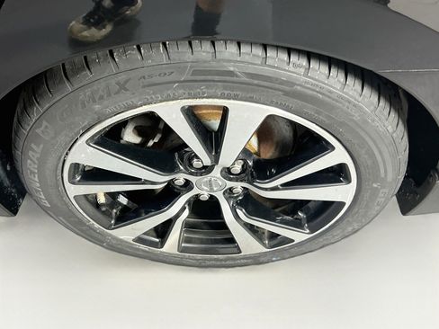 Used 2018 Nissan Maxima Platinum FWD image 32