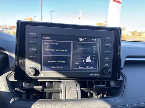 Used 2022 Toyota RAV4 XLE w/ Convenience Package image 19