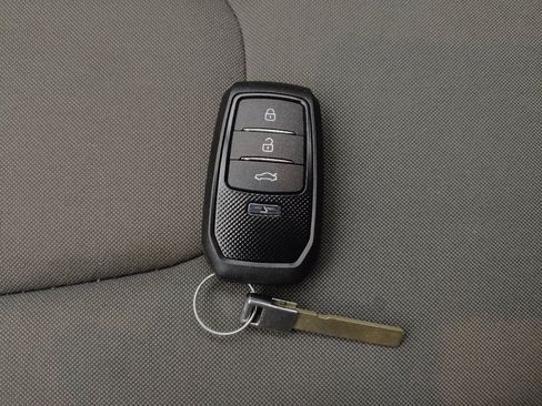 Used 2025 Hyundai Elantra SEL FWD image 32