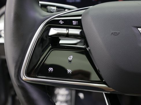 Used 2024 Cadillac Lyriq Luxury RWD image 17