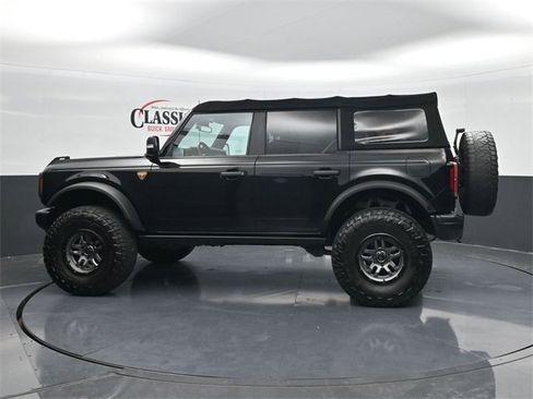 Used 2022 Ford Bronco Badlands image 2