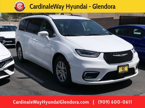 Used 2022 Chrysler Pacifica Touring-L image 1