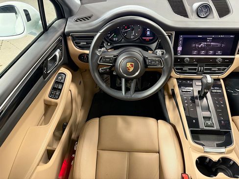 Certified 2023 Porsche Macan image 17