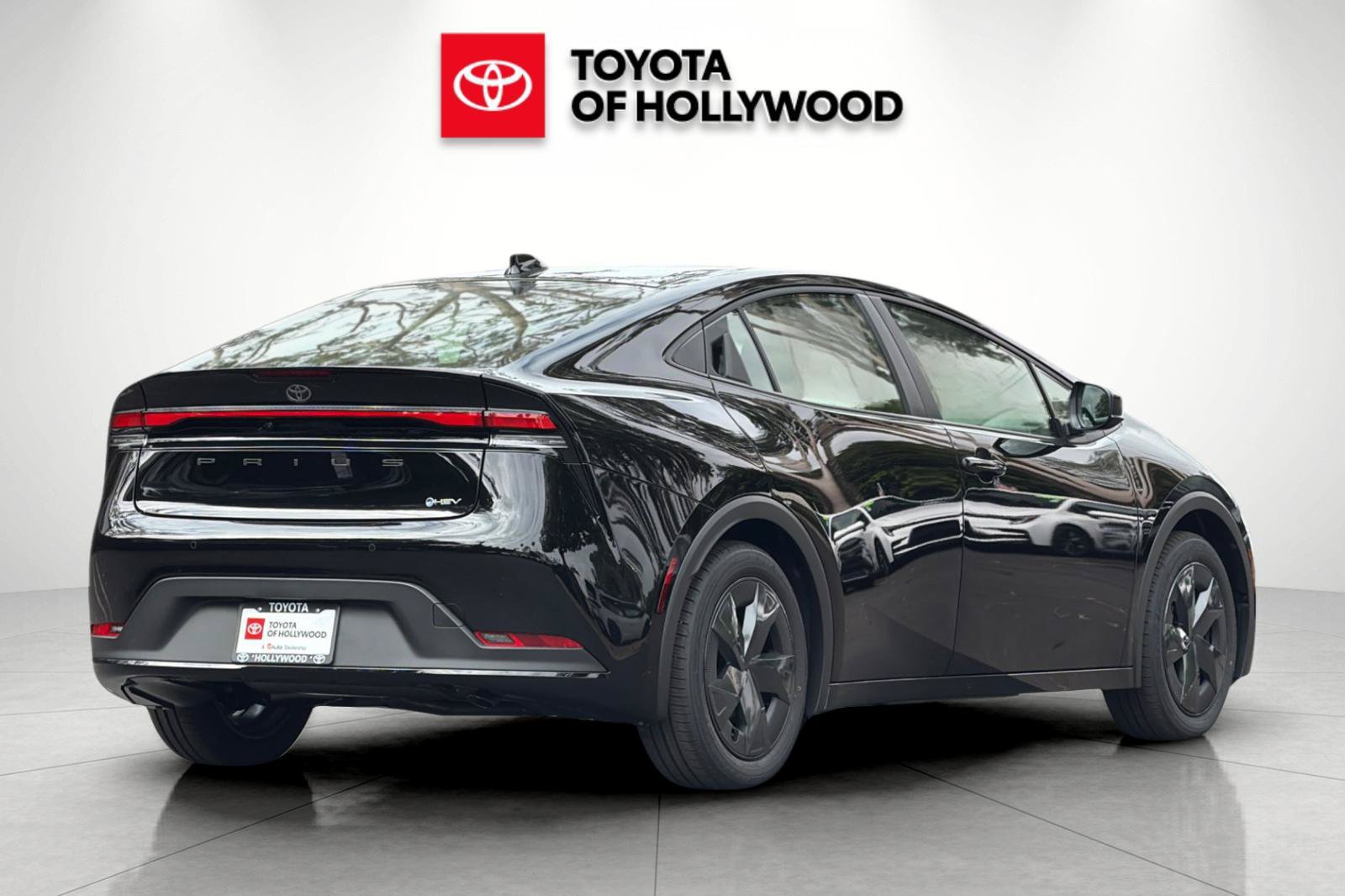 New 2027 Toyota Prius LE FWD image 4
