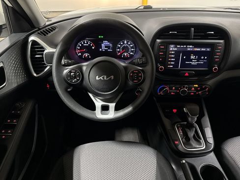 Used 2022 Kia Soul LX FWD image 11