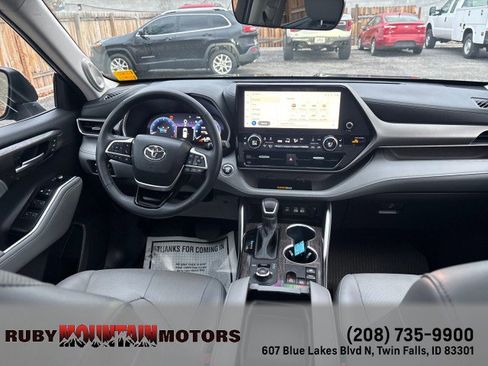Used 2023 Toyota Highlander Limited image 23