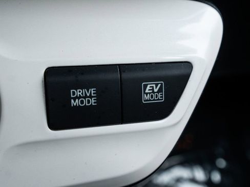 Used 2016 Toyota Prius Three image 26