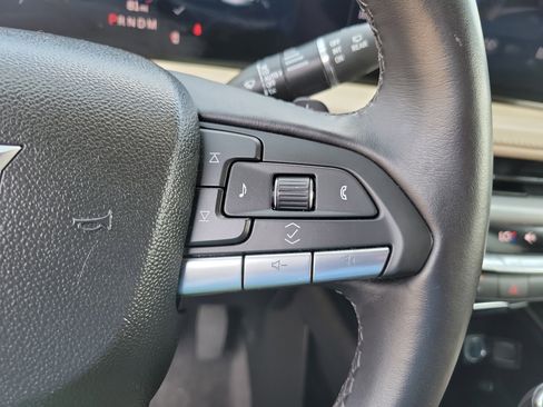 Used 2025 Cadillac XT4 Premium Luxury image 15