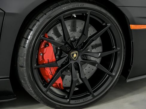 Used 2018 Lamborghini Aventador S image 18