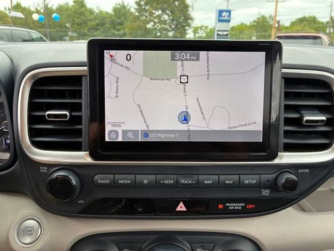 Used 2021 Hyundai Venue FWD image 30