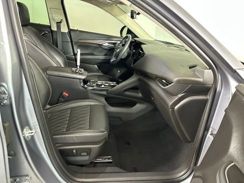 Used 2022 Buick Envision Avenir w/ Technology Package II image 28